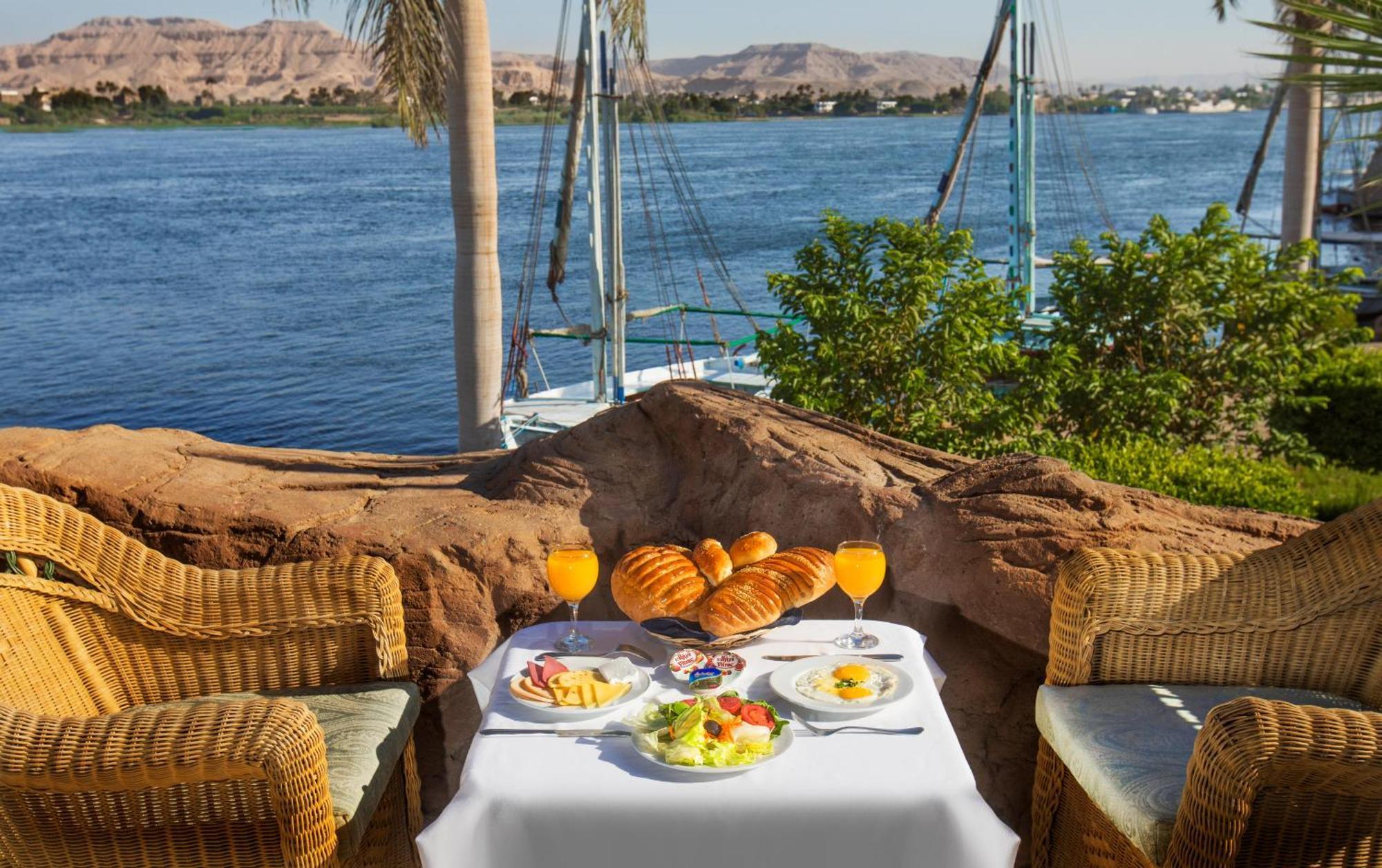 Pyramisa Hotel Luxor Exterior photo